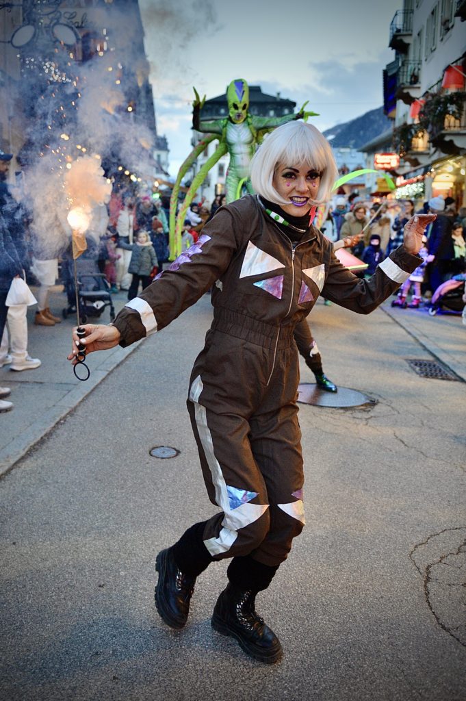 Space tour - Hanabi Circus