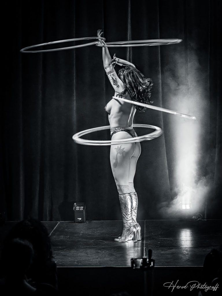 hula hoop artist paris